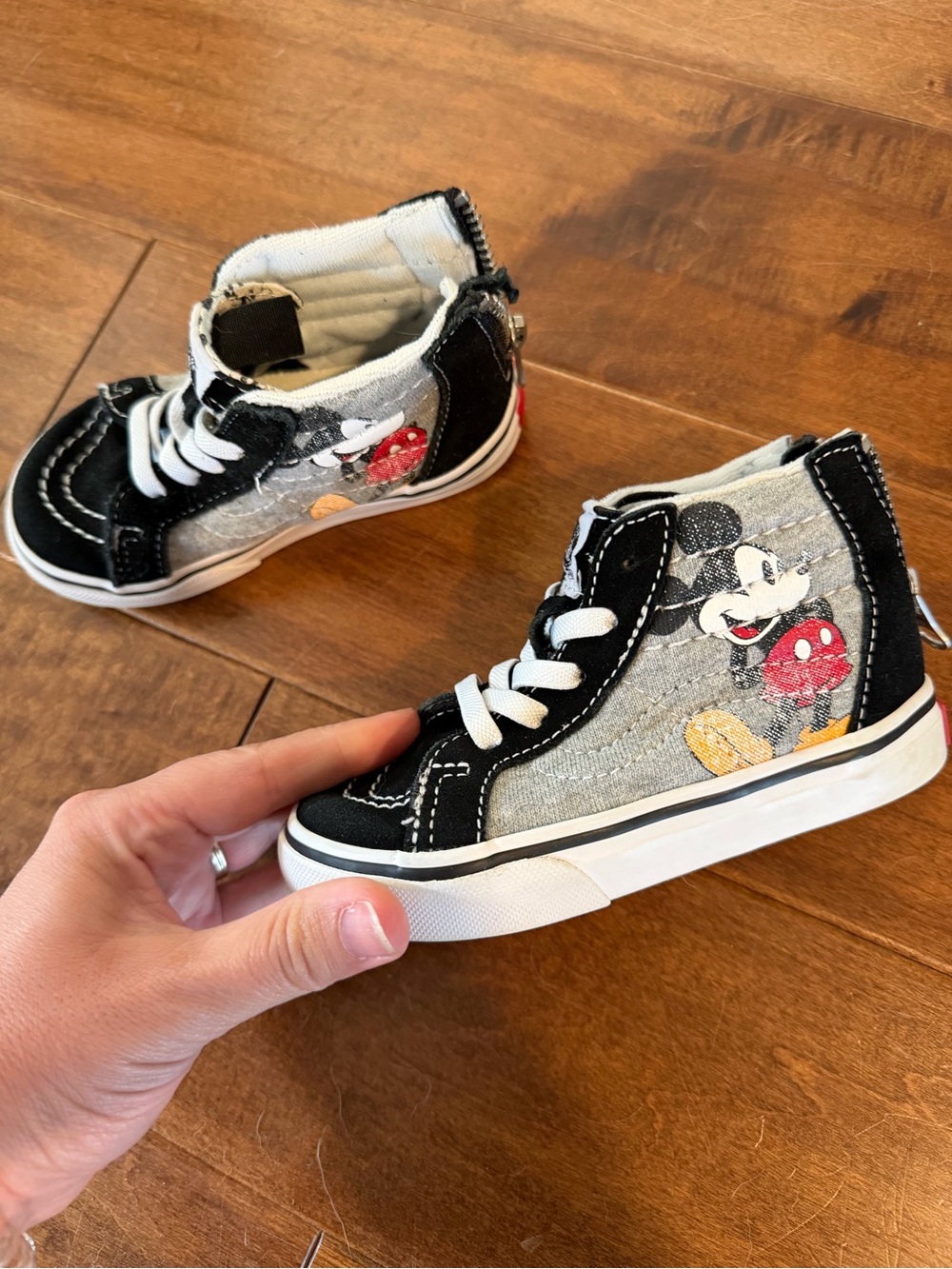 Vans x Disney Mickey Mouse Sk8-Hi Zip Toddler Sneakers | Size 7 Toddler